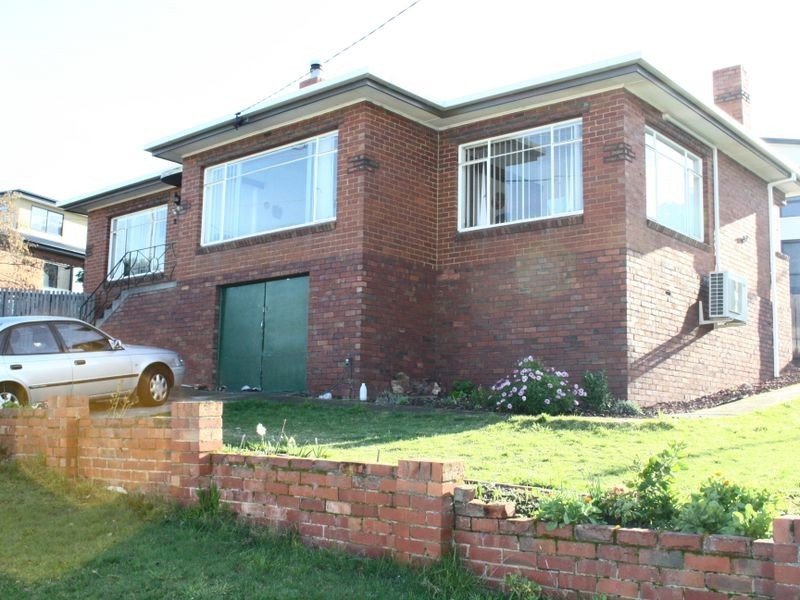 242 Derwent Avenue, Lindisfarne TAS 7015
