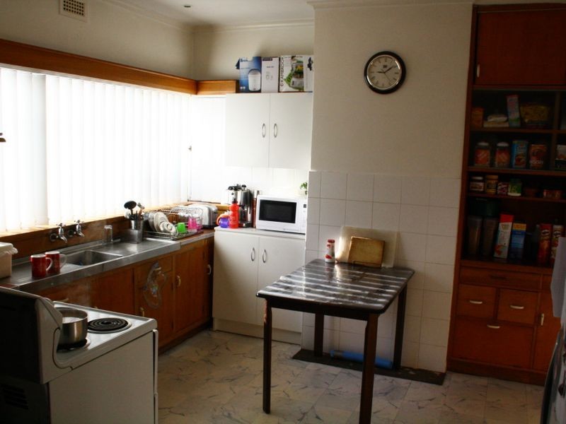 242 Derwent Avenue, Lindisfarne TAS 7015