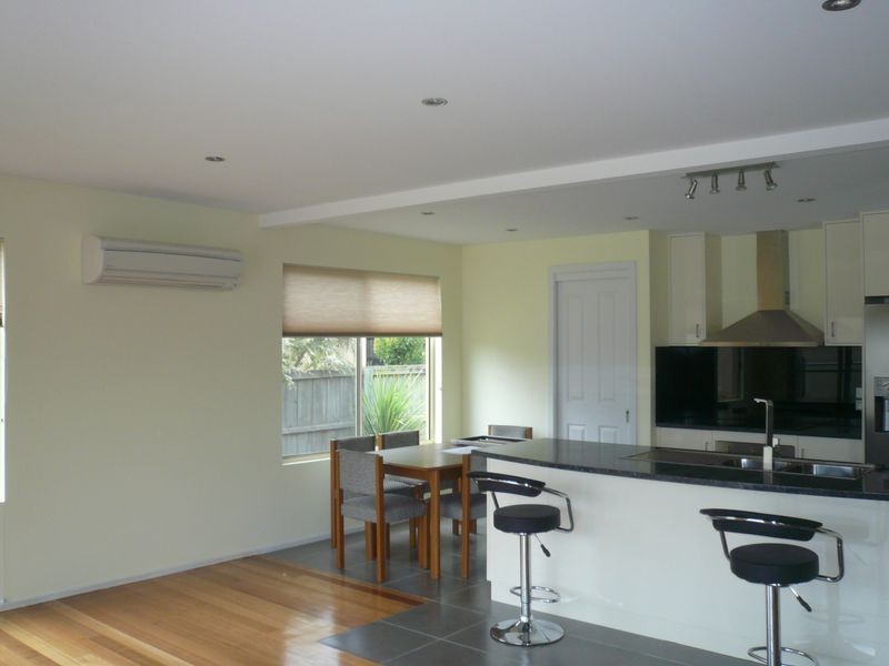 2/1 Beach Road, Lindisfarne TAS 7015