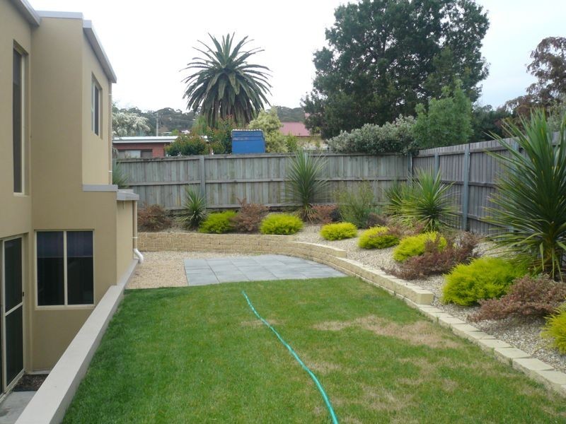 2/1 Beach Road, Lindisfarne TAS 7015