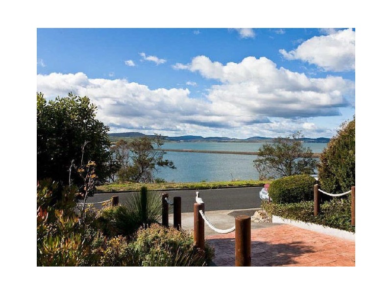 24 Lake Vue Parade, Midway Point TAS 7171