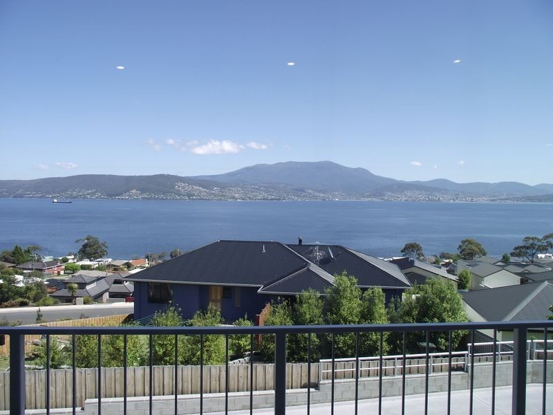1/680 Oceana Drive, Tranmere TAS 7018