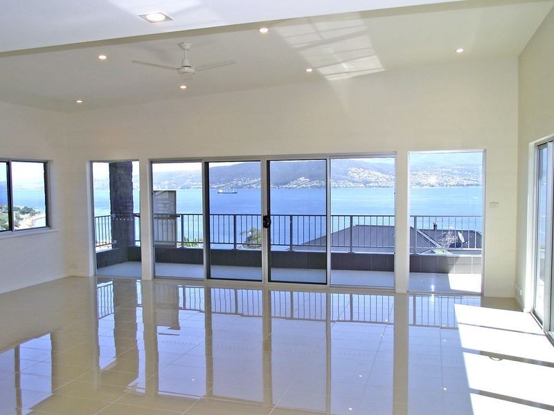 2/680 Oceana Drive, Tranmere TAS 7018