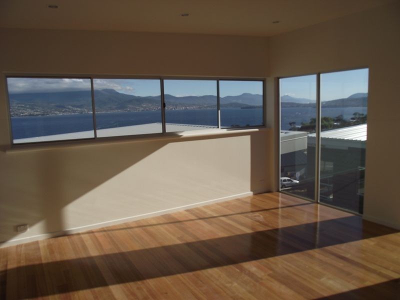 2/680 Oceana Drive, Tranmere TAS 7018