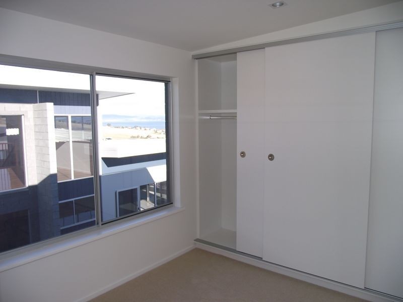 2/680 Oceana Drive, Tranmere TAS 7018