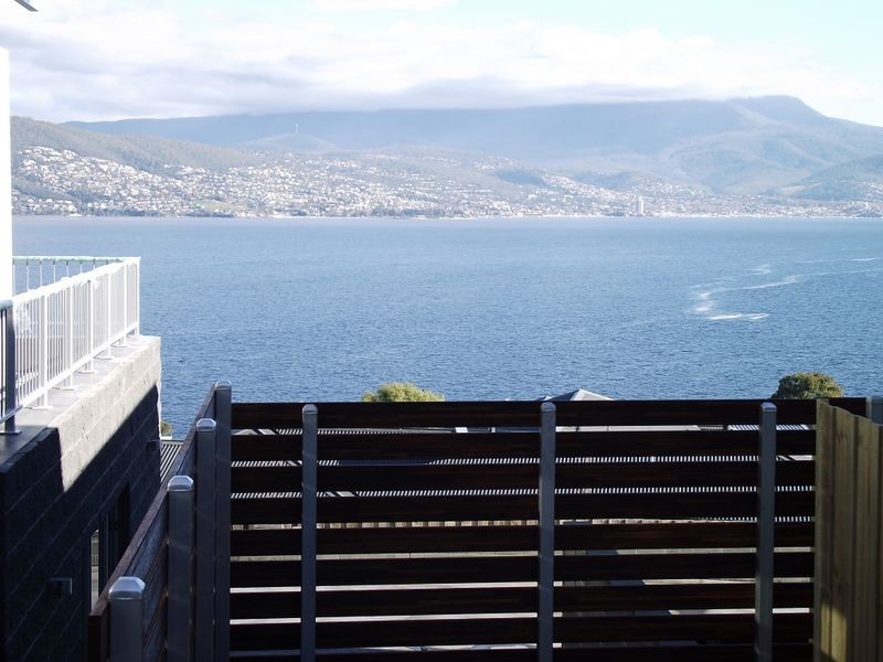 2/680 Oceana Drive, Tranmere TAS 7018