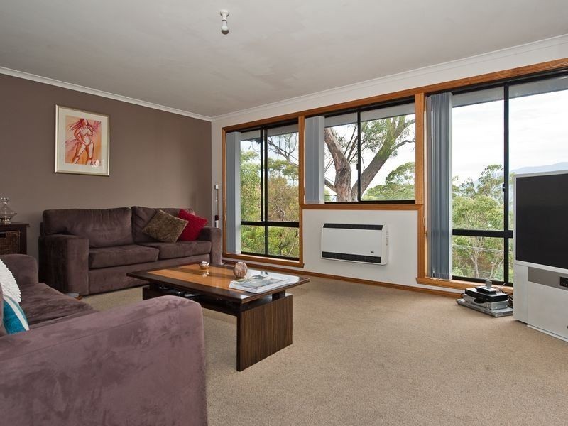 55 Begonia Street, Lindisfarne TAS 7015
