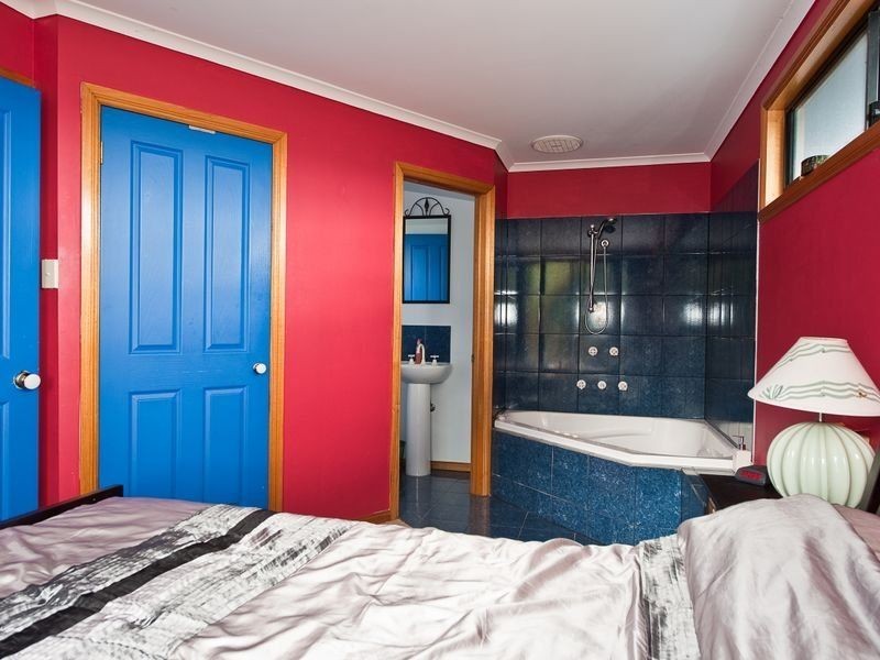 55 Begonia Street, Lindisfarne TAS 7015
