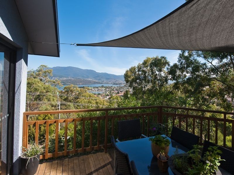 55 Begonia Street, Lindisfarne TAS 7015