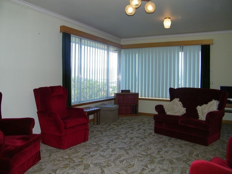 9 Avoca Street, Lindisfarne TAS 7015