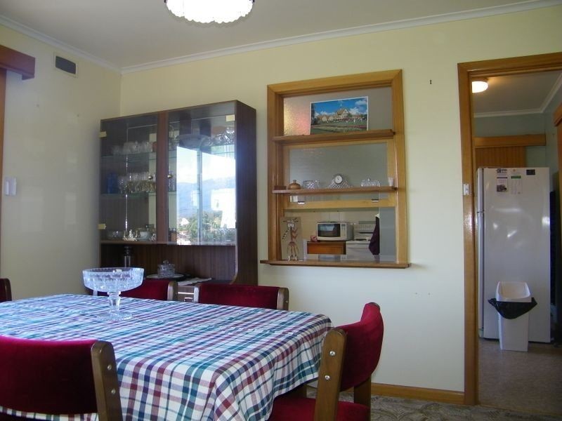 9 Avoca Street, Lindisfarne TAS 7015
