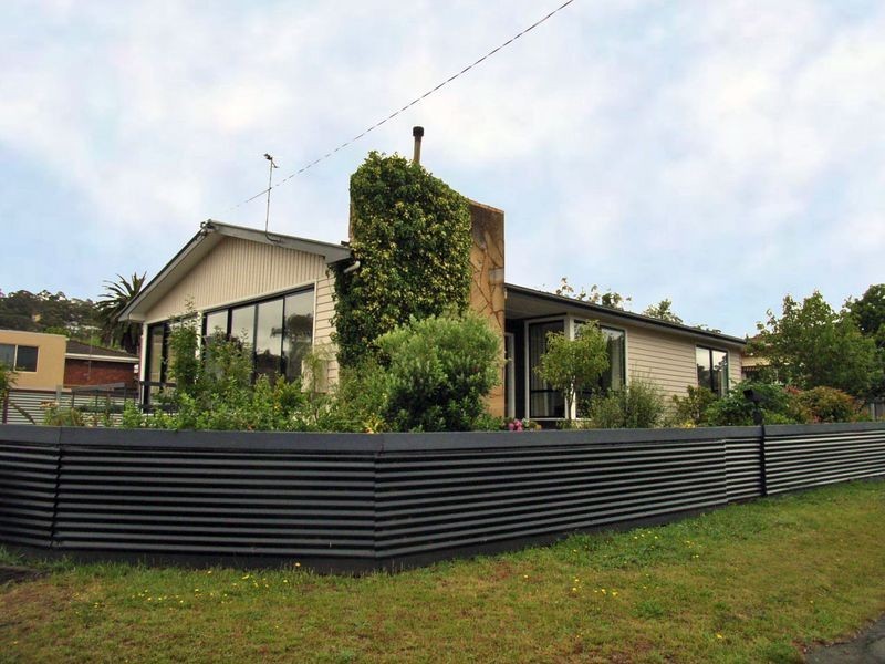 2 Nietta Road, Lindisfarne TAS 7015