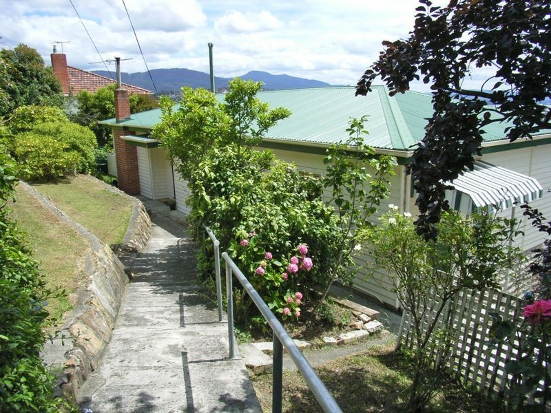 27 Benjafield Terrace, Mount Stuart TAS 7000