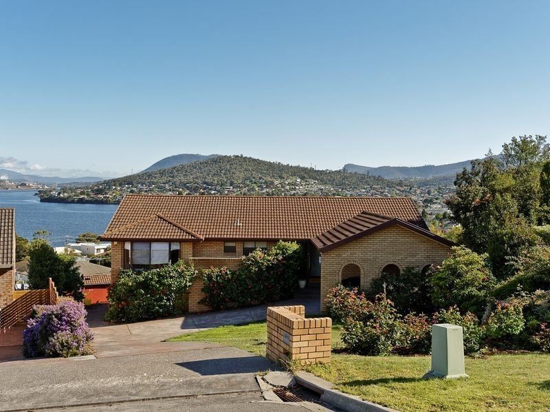 8 Cyrus Court, Rose Bay TAS 7015