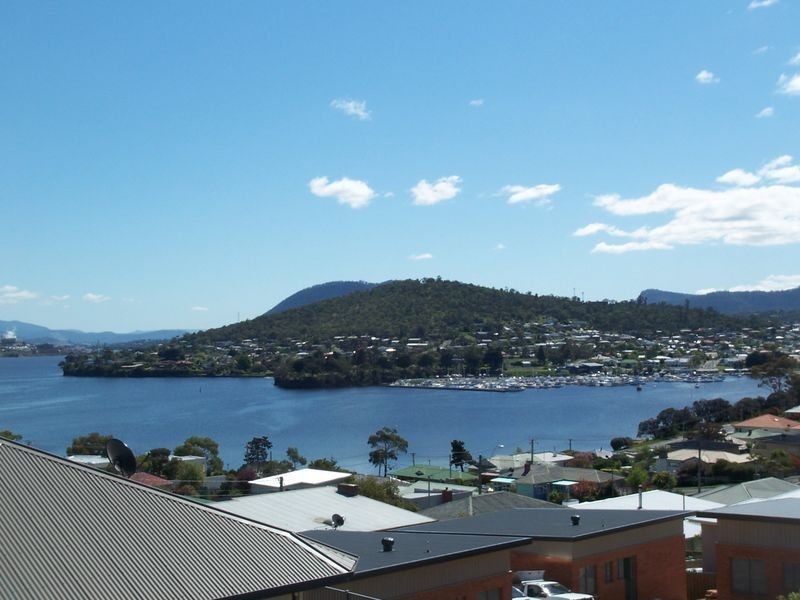 8 Cyrus Court, Rose Bay TAS 7015