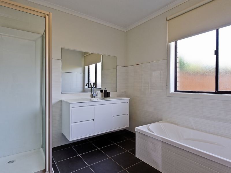 8 Cyrus Court, Rose Bay TAS 7015