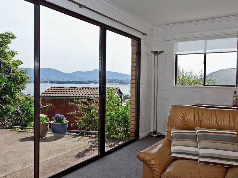 8 Cyrus Court, Rose Bay TAS 7015