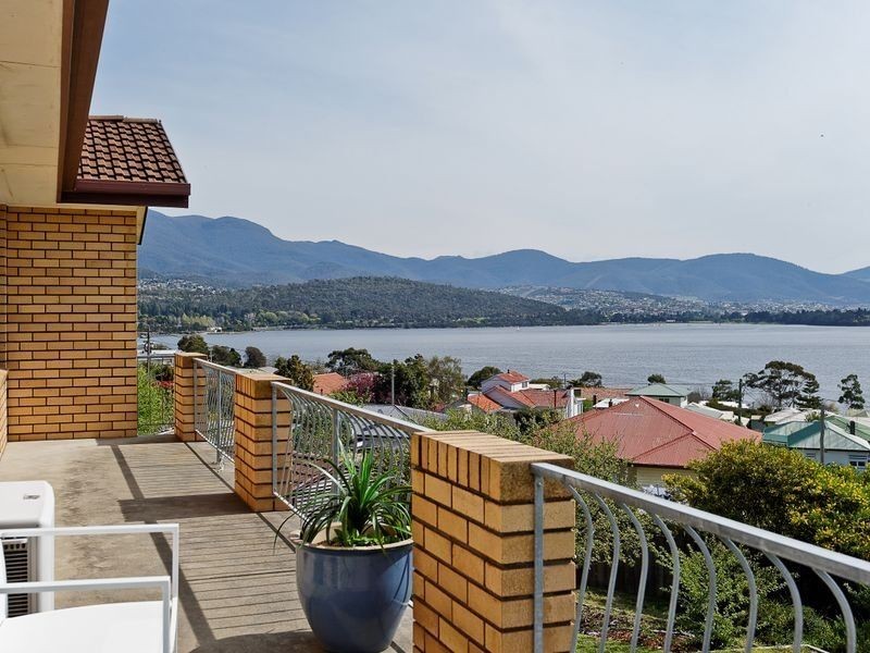 8 Cyrus Court, Rose Bay TAS 7015