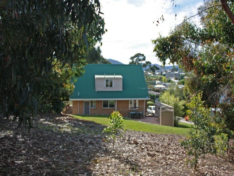 22 Flagstaff Gully Road, Lindisfarne TAS 7015