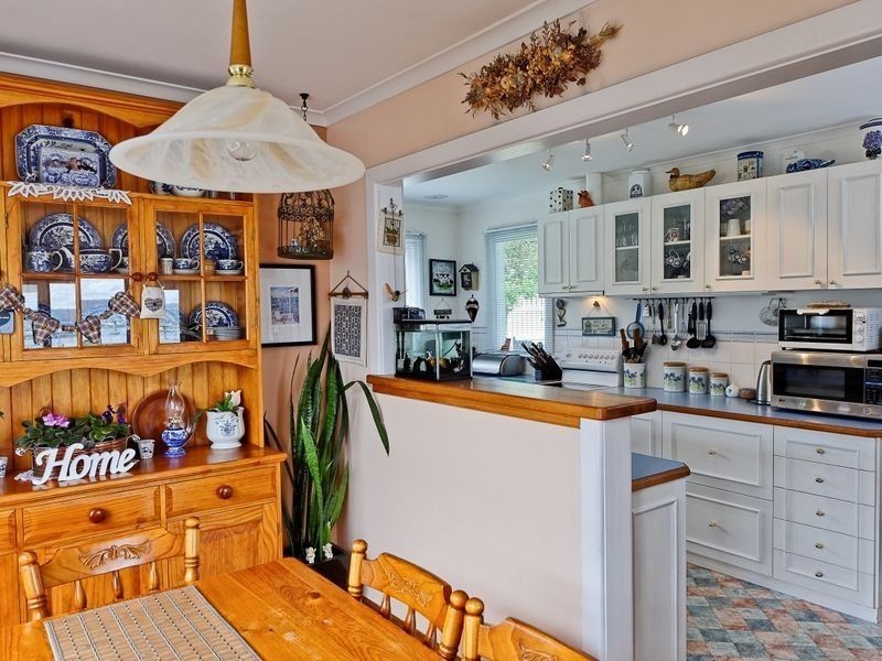 16 Malunna Road, Lindisfarne TAS 7015