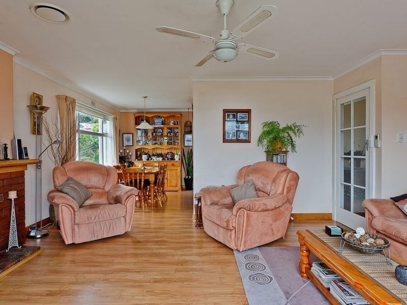 16 Malunna Road, Lindisfarne TAS 7015
