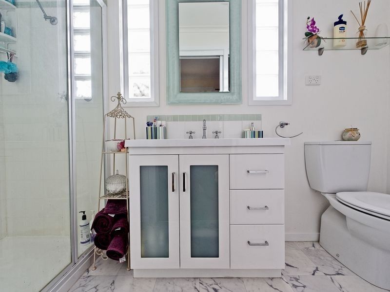 16 Malunna Road, Lindisfarne TAS 7015