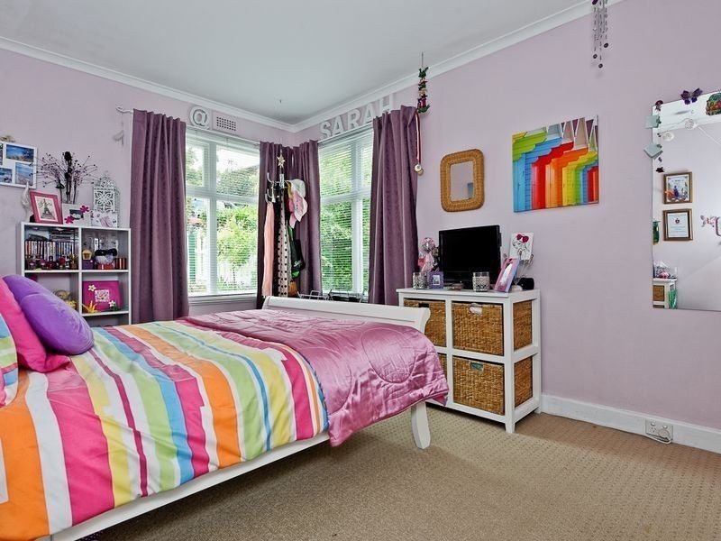 16 Malunna Road, Lindisfarne TAS 7015