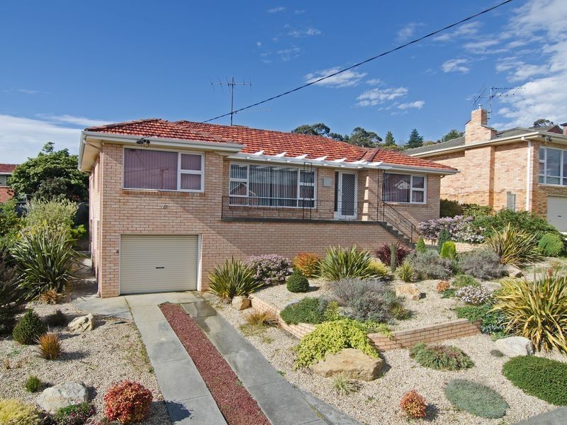 11 Coolangatta Street, Lindisfarne TAS 7015