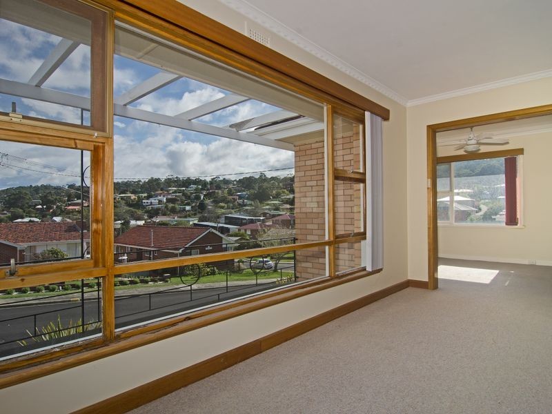 11 Coolangatta Street, Lindisfarne TAS 7015