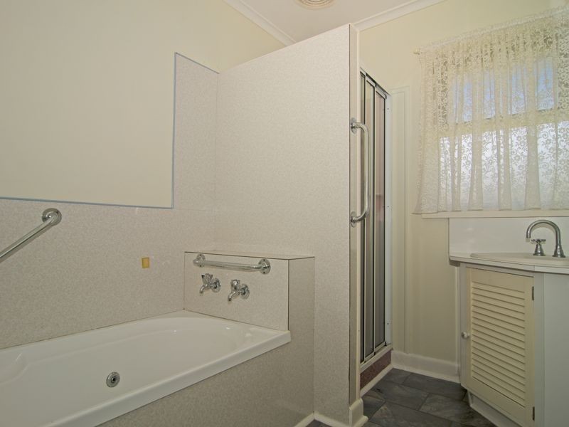 11 Coolangatta Street, Lindisfarne TAS 7015