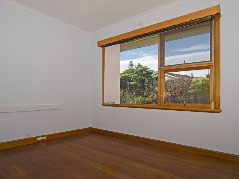 11 Coolangatta Street, Lindisfarne TAS 7015
