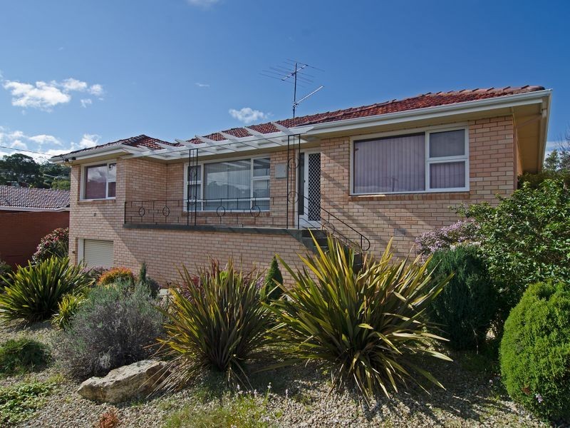 11 Coolangatta Street, Lindisfarne TAS 7015