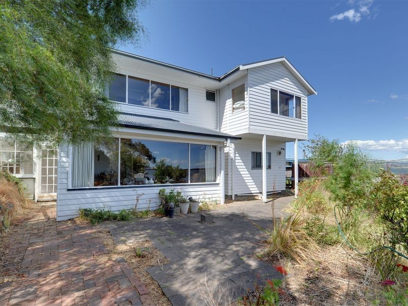12 Geeves Crescent, Midway Point TAS 7171