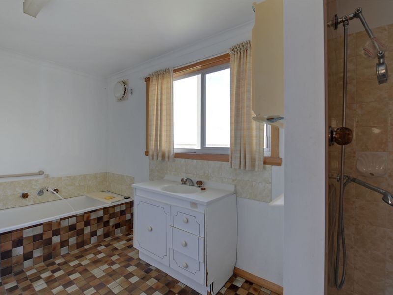 12 Geeves Crescent, Midway Point TAS 7171