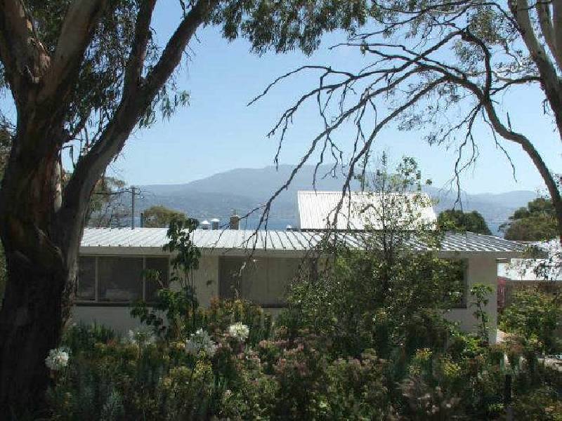 25 Gregson Avenue, New Town TAS 7008