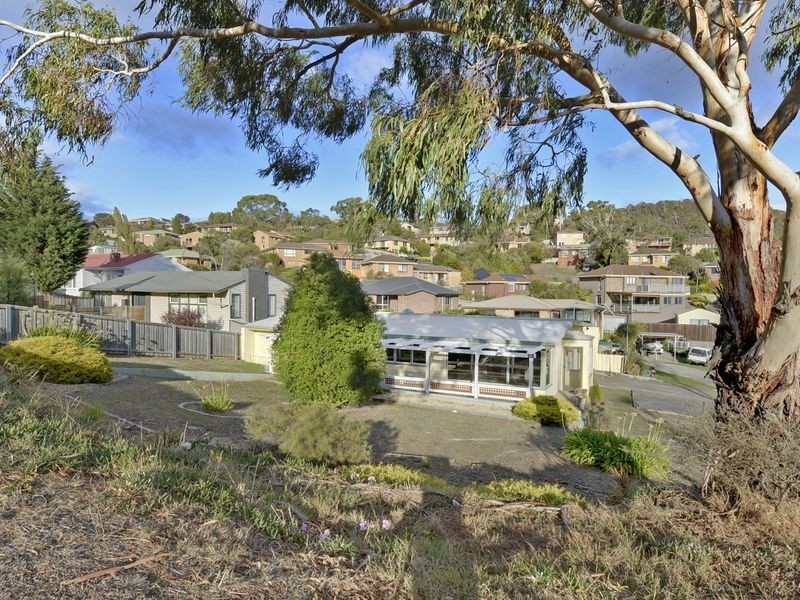 1/90 Gordons Hill Road, Lindisfarne TAS 7015