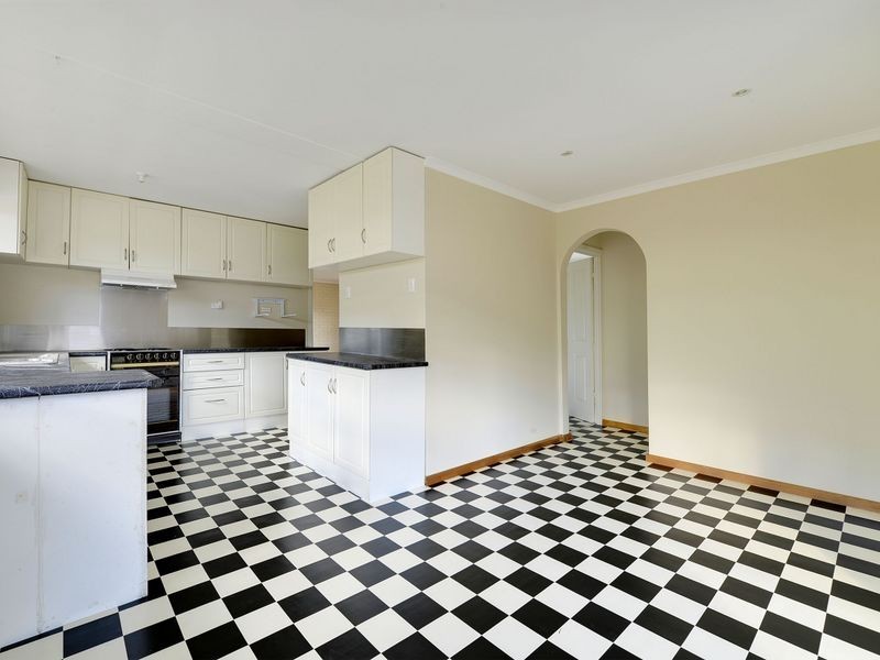 1/90 Gordons Hill Road, Lindisfarne TAS 7015