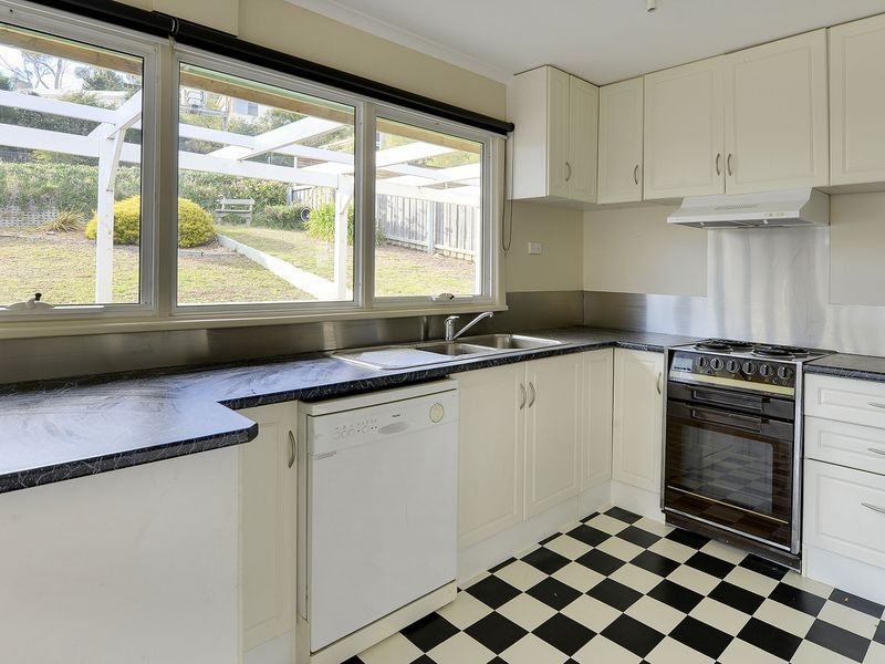 1/90 Gordons Hill Road, Lindisfarne TAS 7015