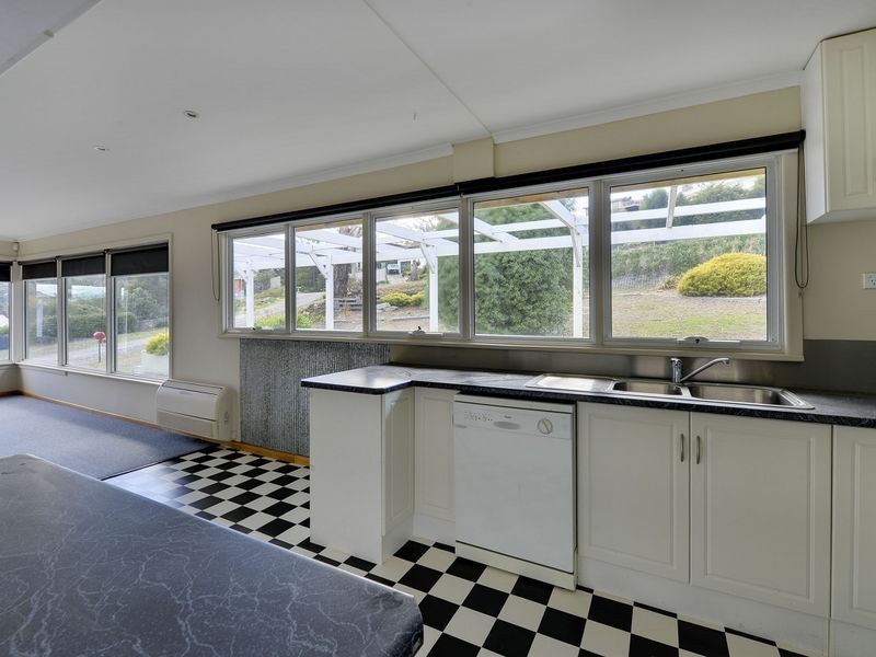1/90 Gordons Hill Road, Lindisfarne TAS 7015