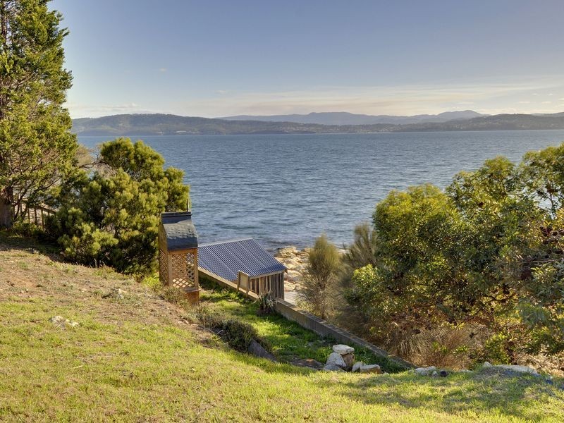 102 Spitfarm Road, Opossum Bay TAS 7023