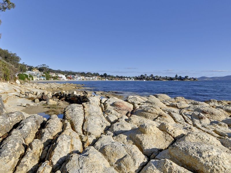 102 Spitfarm Road, Opossum Bay TAS 7023