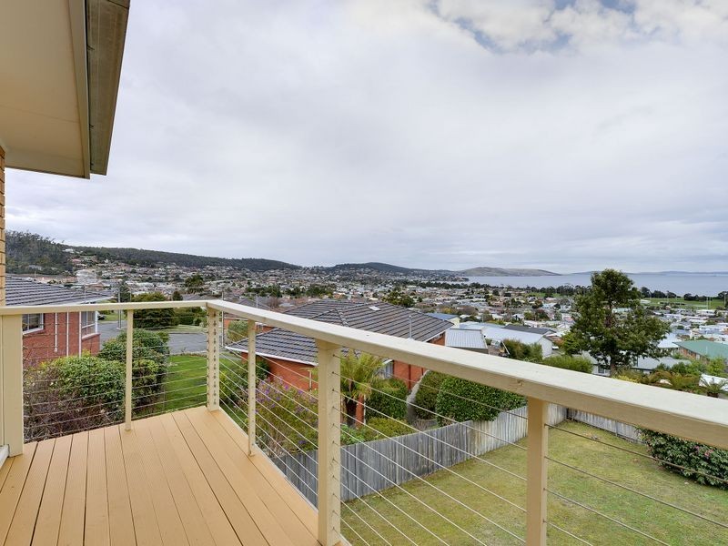 3/36 Nankoor Crescent, Howrah TAS 7018