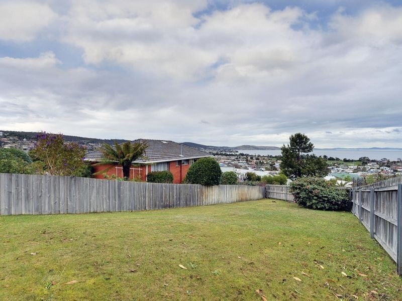 3/36 Nankoor Crescent, Howrah TAS 7018