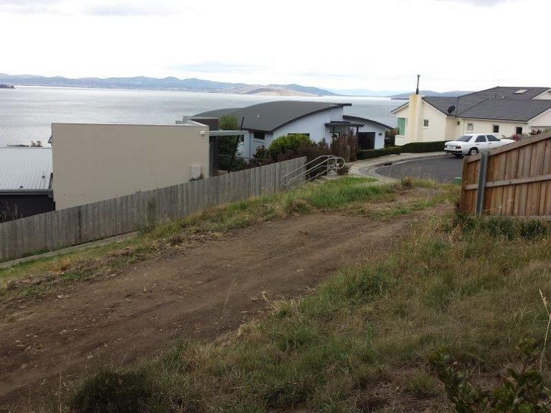 11 Steen Court, Blackmans Bay TAS 7052