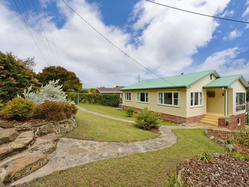 125 Derwent Avenue, Lindisfarne TAS 7015