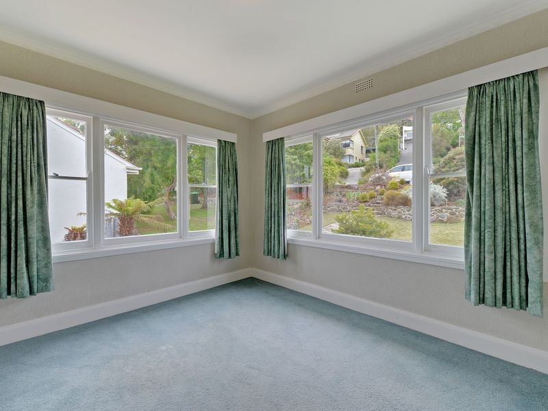 125 Derwent Avenue, Lindisfarne TAS 7015