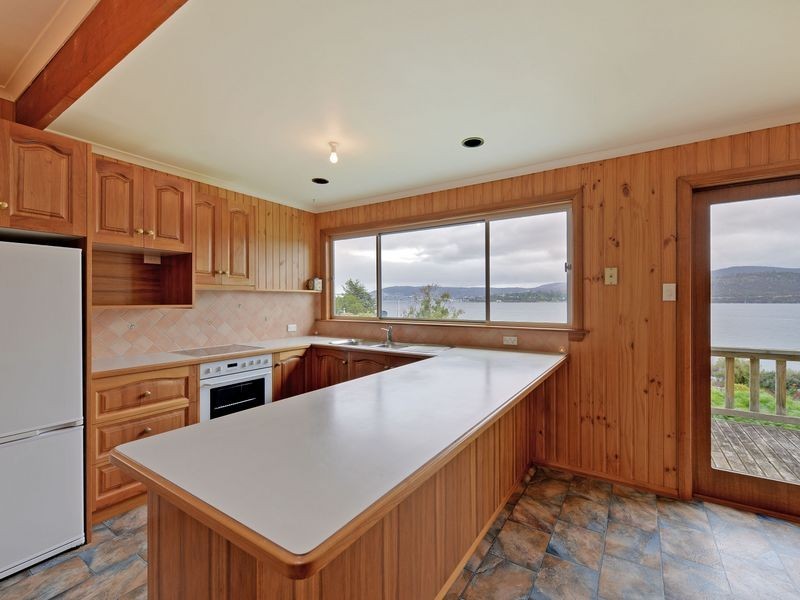 125 Derwent Avenue, Lindisfarne TAS 7015