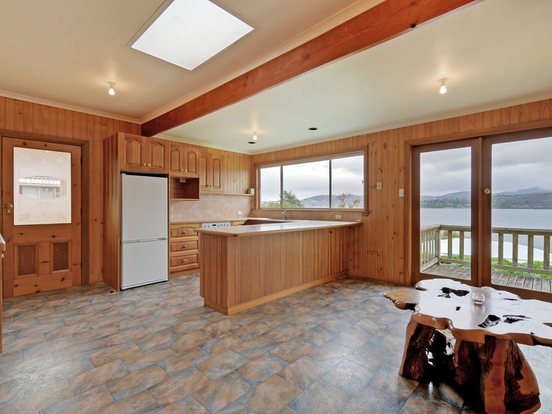 125 Derwent Avenue, Lindisfarne TAS 7015