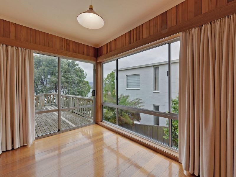 125 Derwent Avenue, Lindisfarne TAS 7015