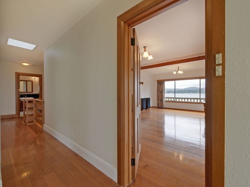 125 Derwent Avenue, Lindisfarne TAS 7015